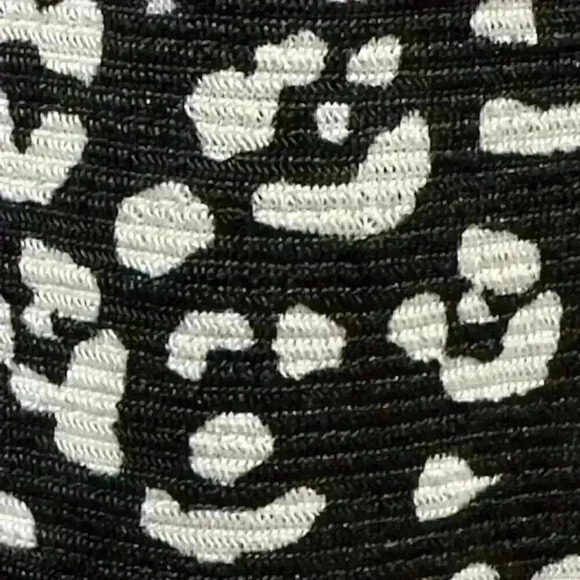 NWT!  FRED DAVID Ladies Leopard Print Black/White Blouse/Tunic Top Size Medium - Picture 4 of 11